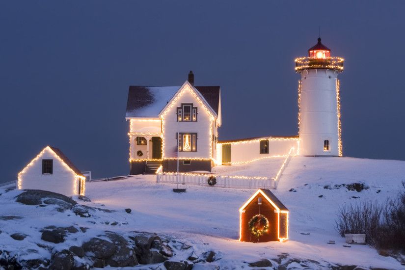 christmas-wallpaper-lighthouse-scene-snow