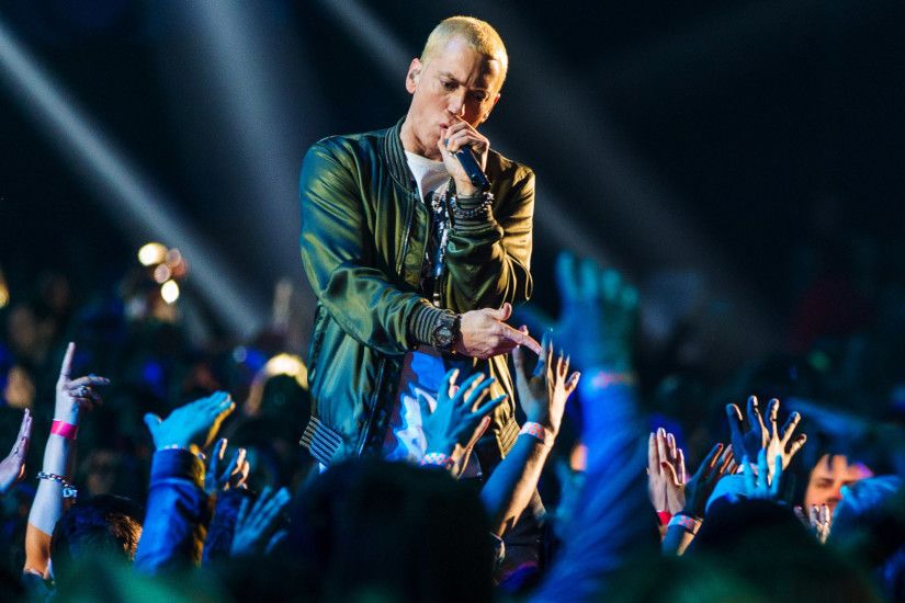 Preview wallpaper eminem, performance, audience, hands 1920x1080