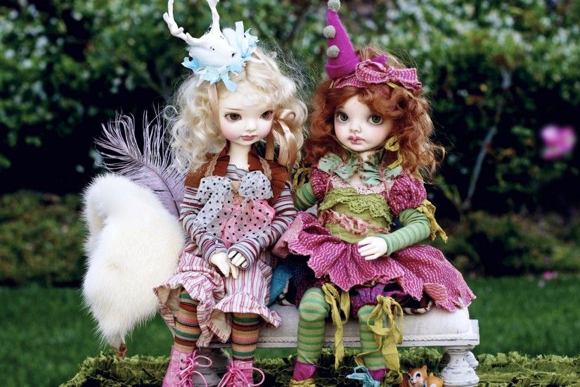 Cute dolls in the park bench beautiful wallpapers.