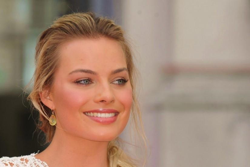 Preview wallpaper margot robbie, actress, blonde, smile, face 1920x1080