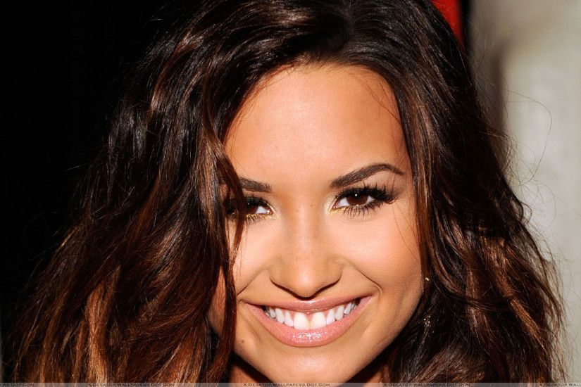 You are viewing wallpaper titled "Demi Lovato Cute Smiling Face Closeup ...