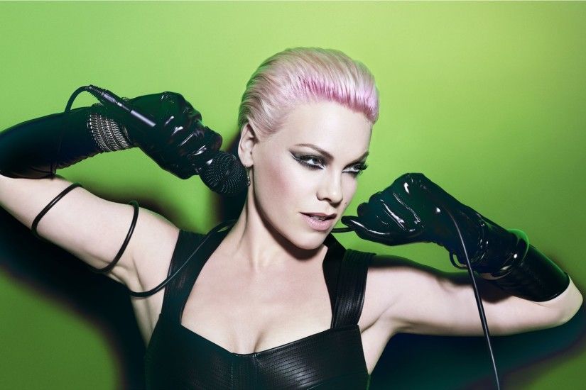 Popular Singer Pink Stunning HD Wallpaper