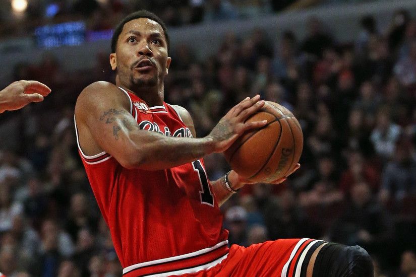 Derrick Rose says he took off his protective mask to put faith in .