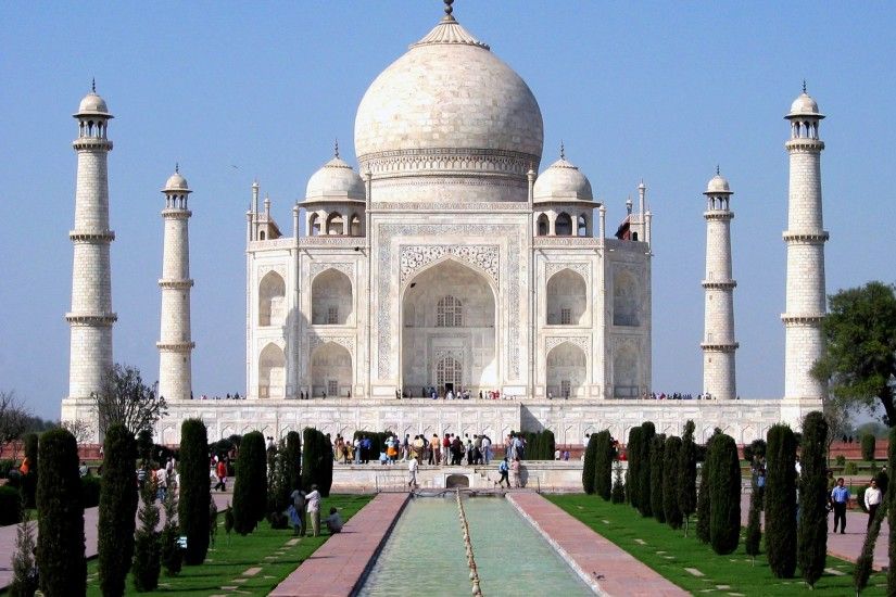 indian wonder Taj Mahal wide photo