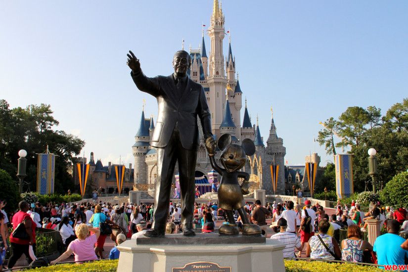 Mickey Mouse Disney Statue