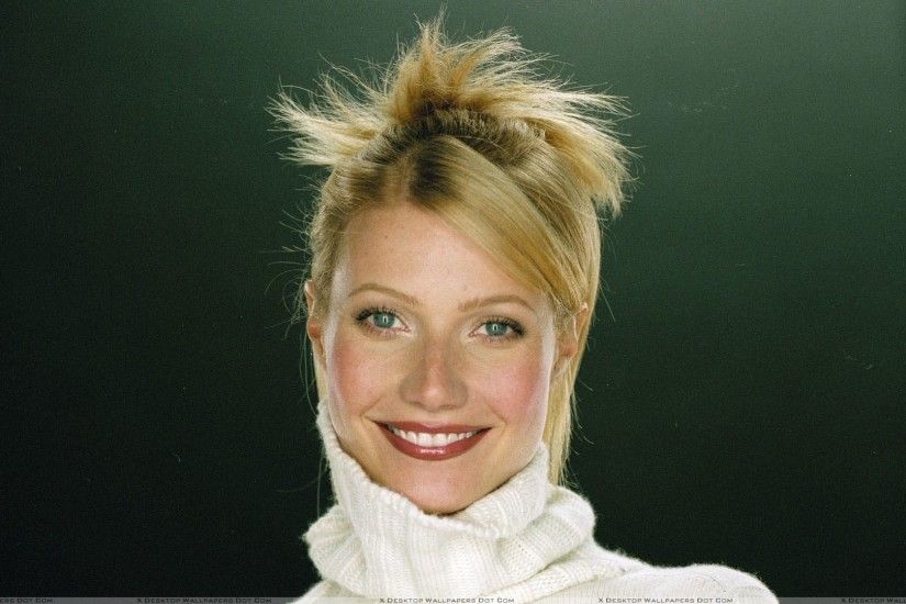 You are viewing wallpaper titled "Gwyneth Paltrow Looking At Camera ...