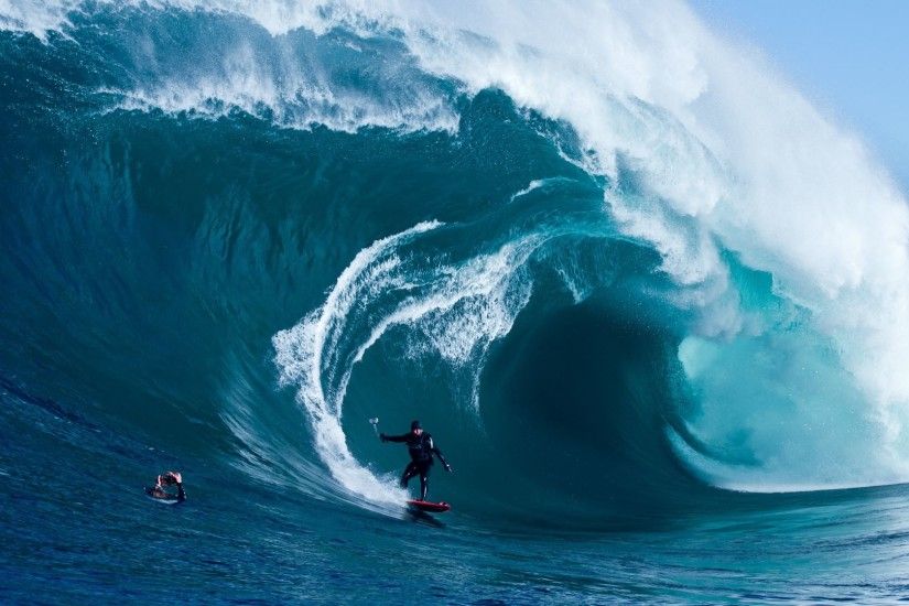 Very extreme surfing, huge waves - HD wallpaper download .