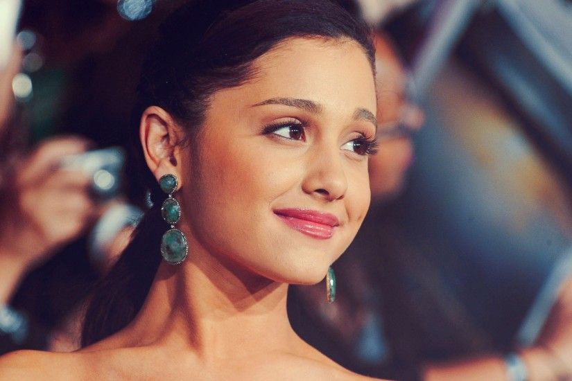 You are viewing wallpaper titled "Ariana Grande ...