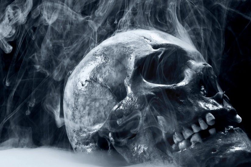 Smoke and Skull Scary Wallpaper