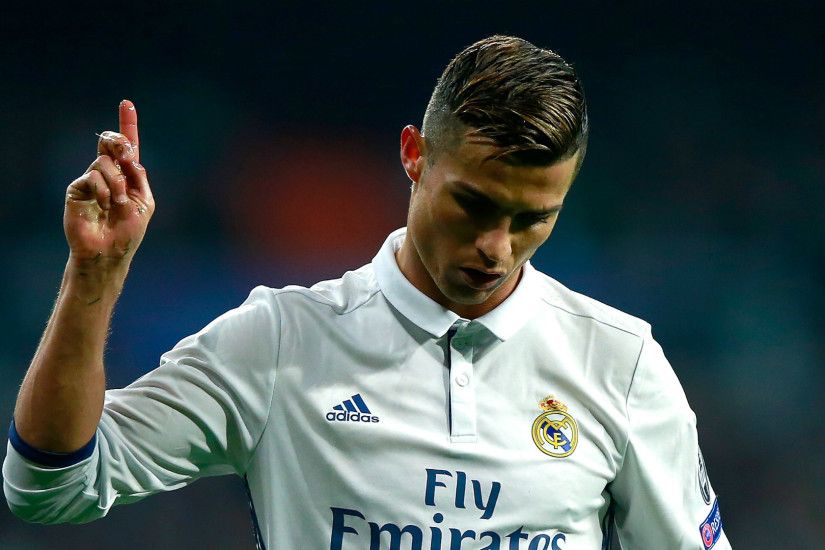 Gunning for Ronaldo: Messi and Aubameyang ahead as 2017 race begins