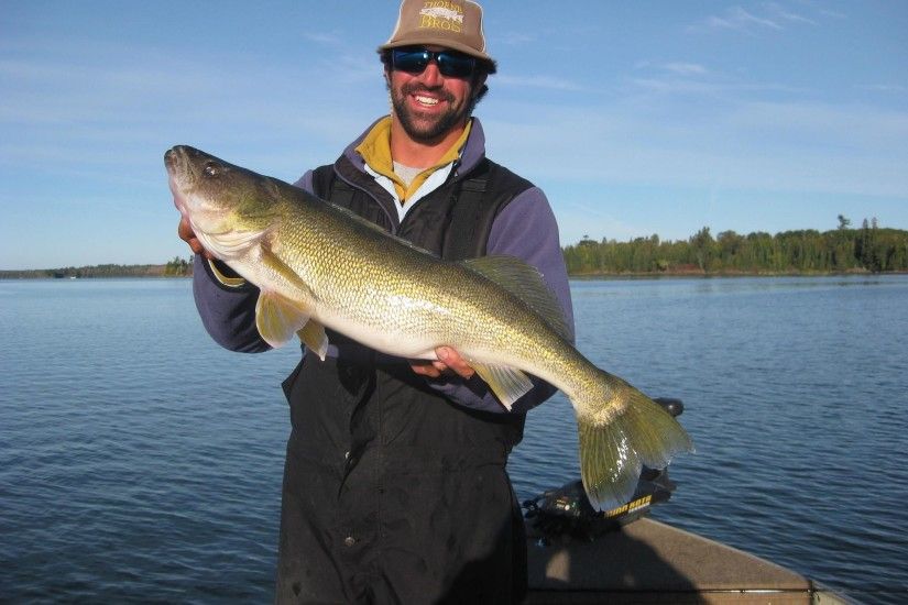 The Oak Island Lodge is Surrounded by Water, Wildlife and is Located Right  in the Heart of The Walleye Capital of the World. Arrive by Boat Only!