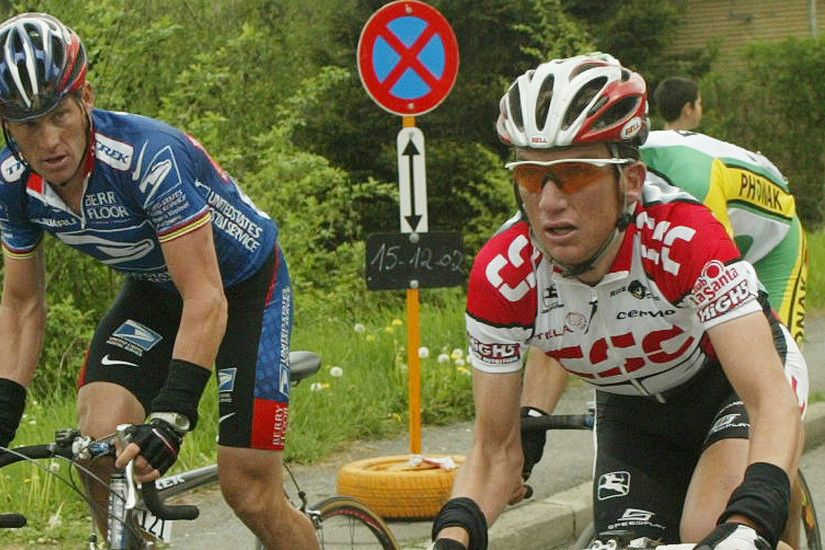 Tyler Hamilton says Lance Armstrong gave him Performance-Enhancing Drugs  (Photo: Thierry Roge / Reuters)