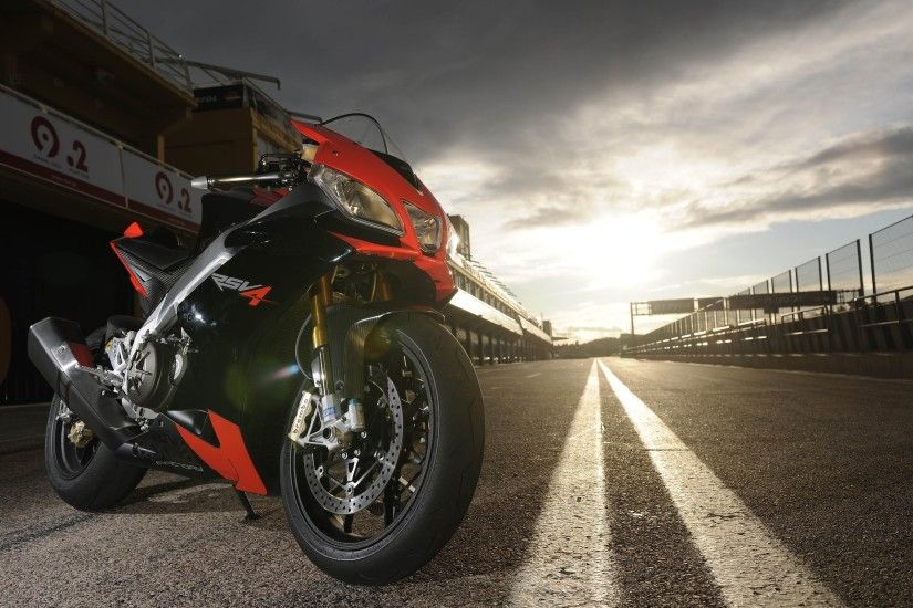 Aprilia-RSV4-Wallpapers-for-Laptops-and-Computers