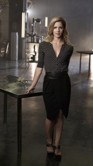 Emily Bett Rickards as Felicity Smoak in Arrow Wallpaper