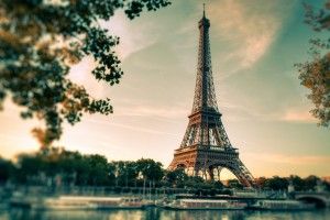 popular Eiffel Tower Background 1920x1200