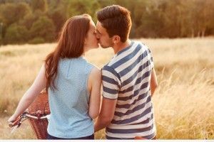 Kissing Wallpapers HD 2017 2560x1627 for desktop