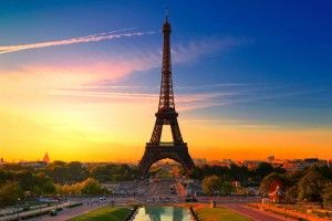 vertical Eiffel Tower Desktop Wallpaper 3840x2160