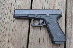widescreen Glock 17 Gen 4 Wallpaper 2304x1536