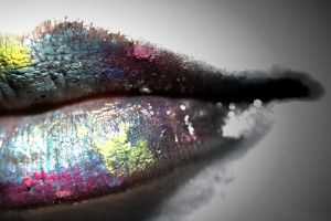 free Glamorous Wallpaper 2560x1600
