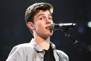 free download Shawn Mendes Wallpapers 2400x1600